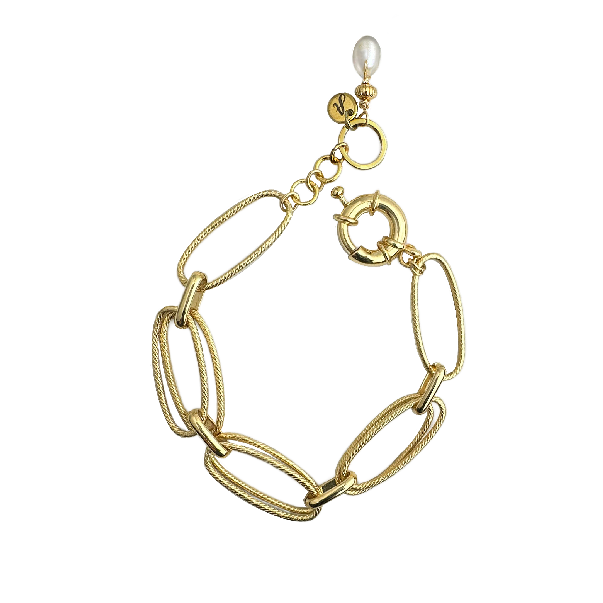 A luxe gold tone oval link bracelet of vintage chain and a small freshwater pearl detail.