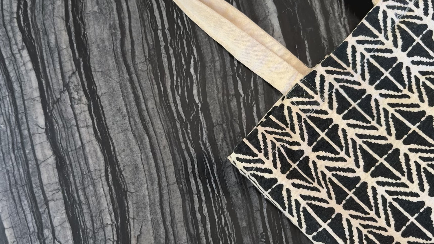 Rock & Key Oval Carabiner