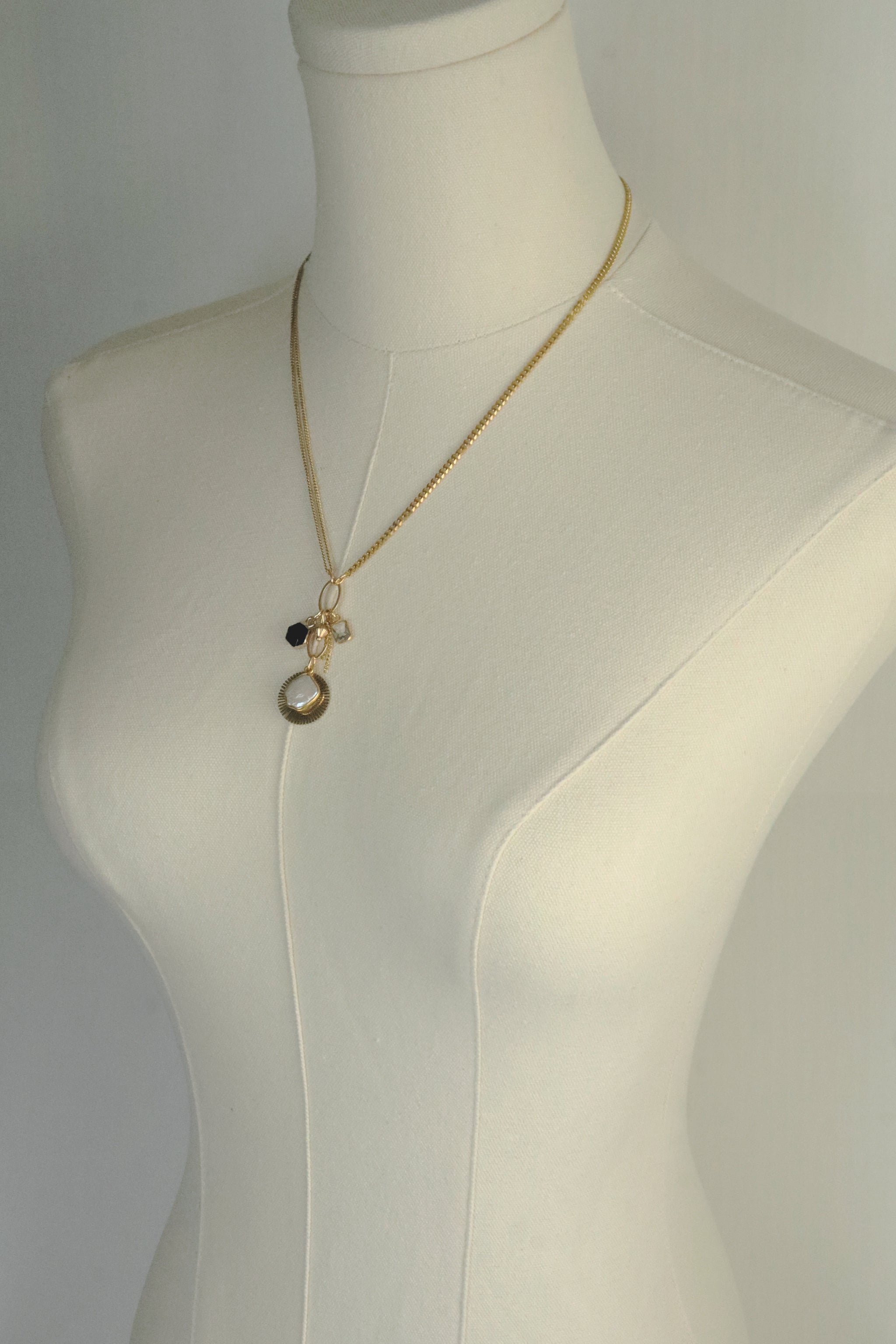 Kinley Cluster Pendant Necklace – A handcrafted necklace by Alysian.