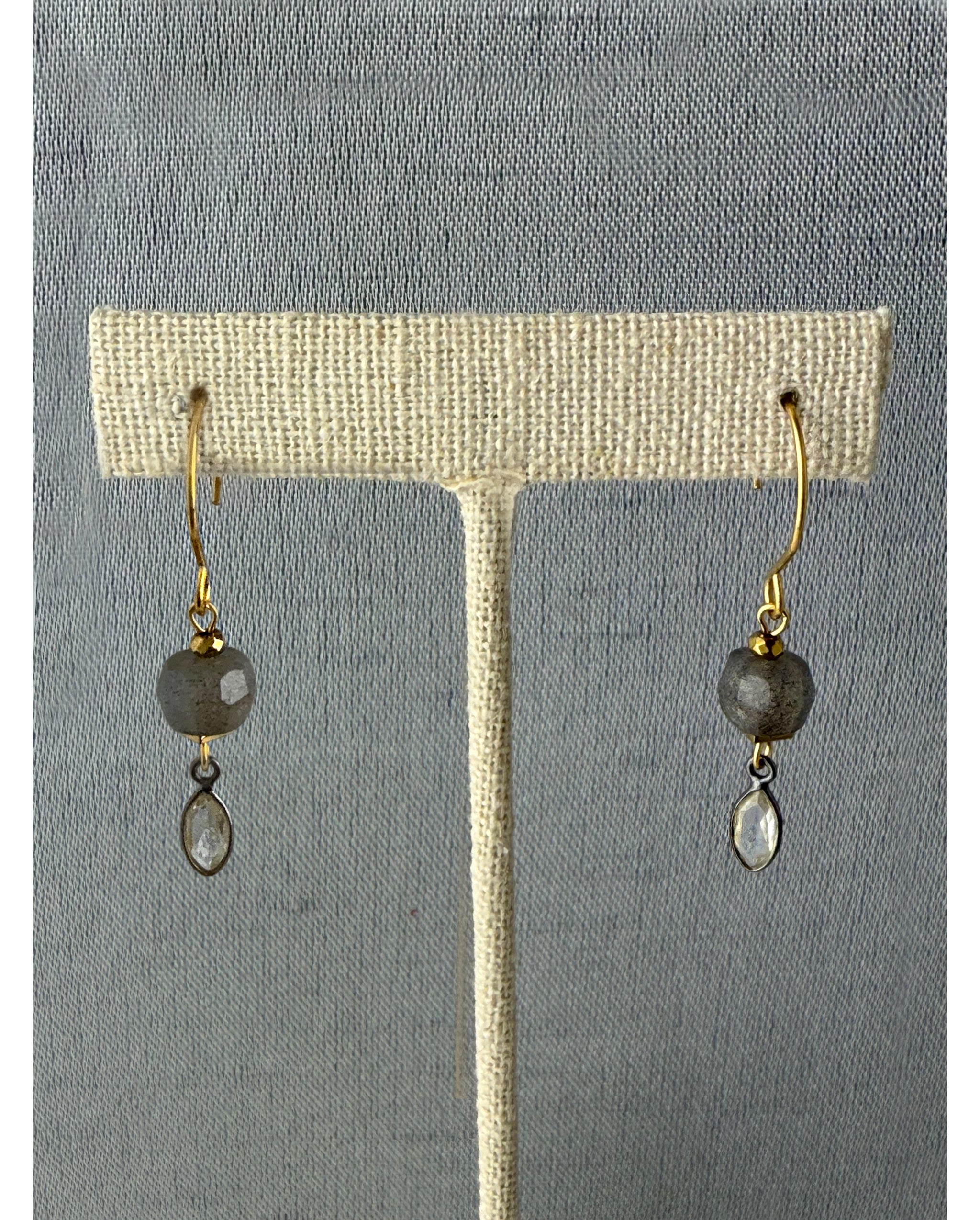 Marlenn Labradorite Earring – A handcrafted earrings by Alysian.