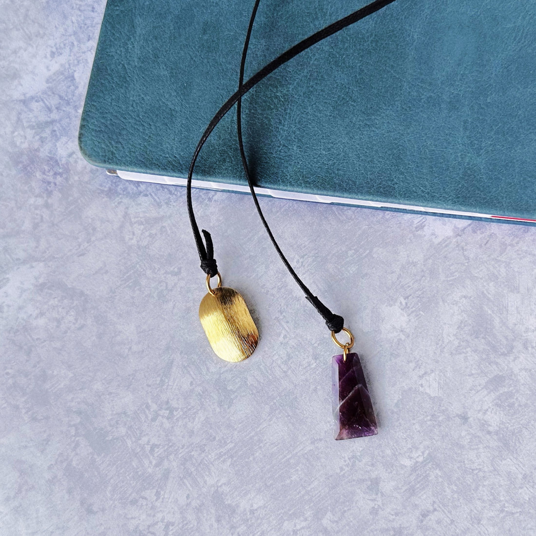 Muutos Amethyst Bookmark – A handcrafted bookmark by Alysian.