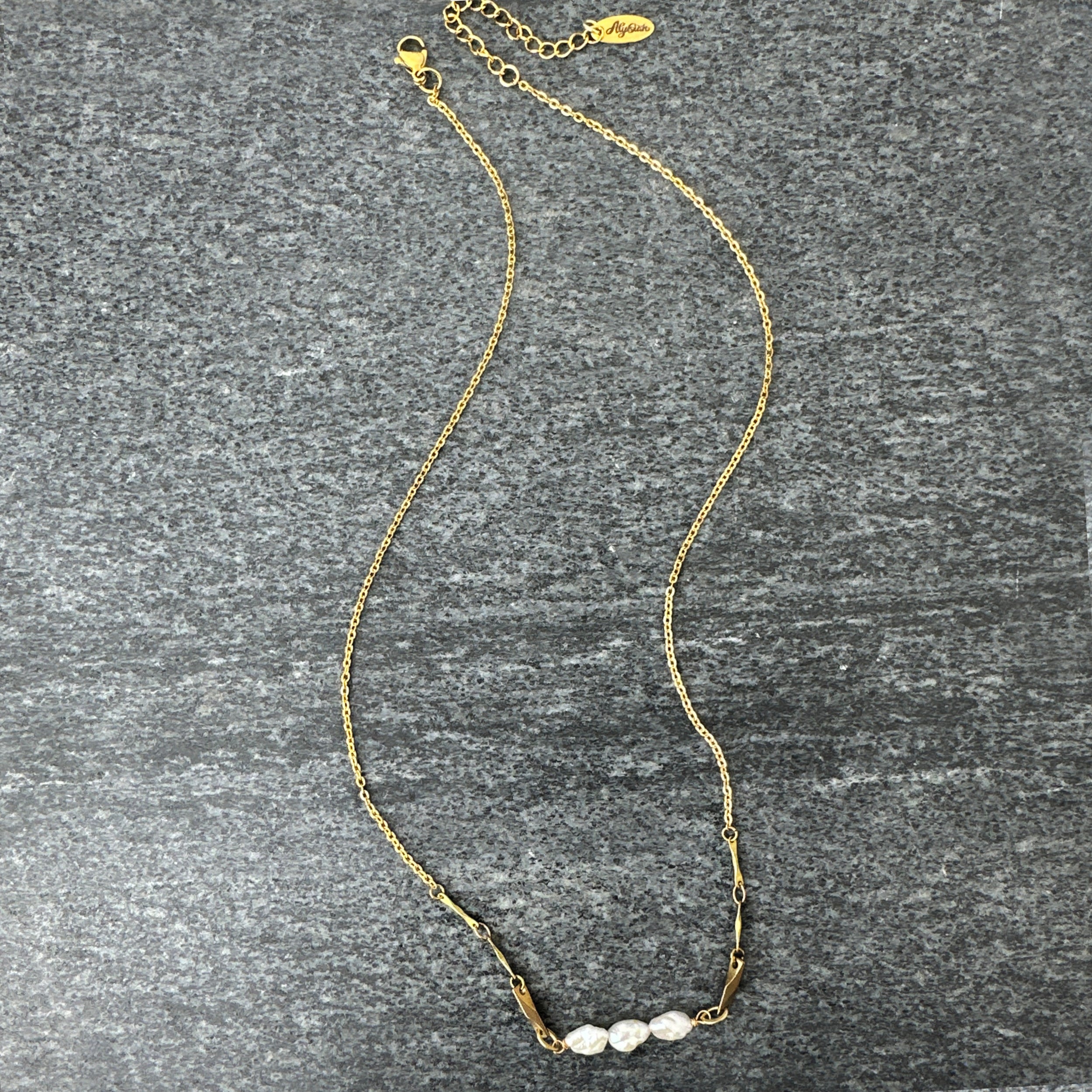 Teagan Pearl Pendant Necklace – A handcrafted necklace by Alysian.