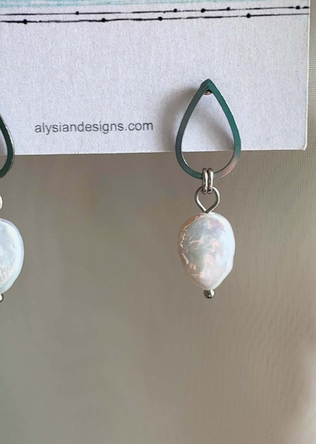 Belinay Pearl Earring