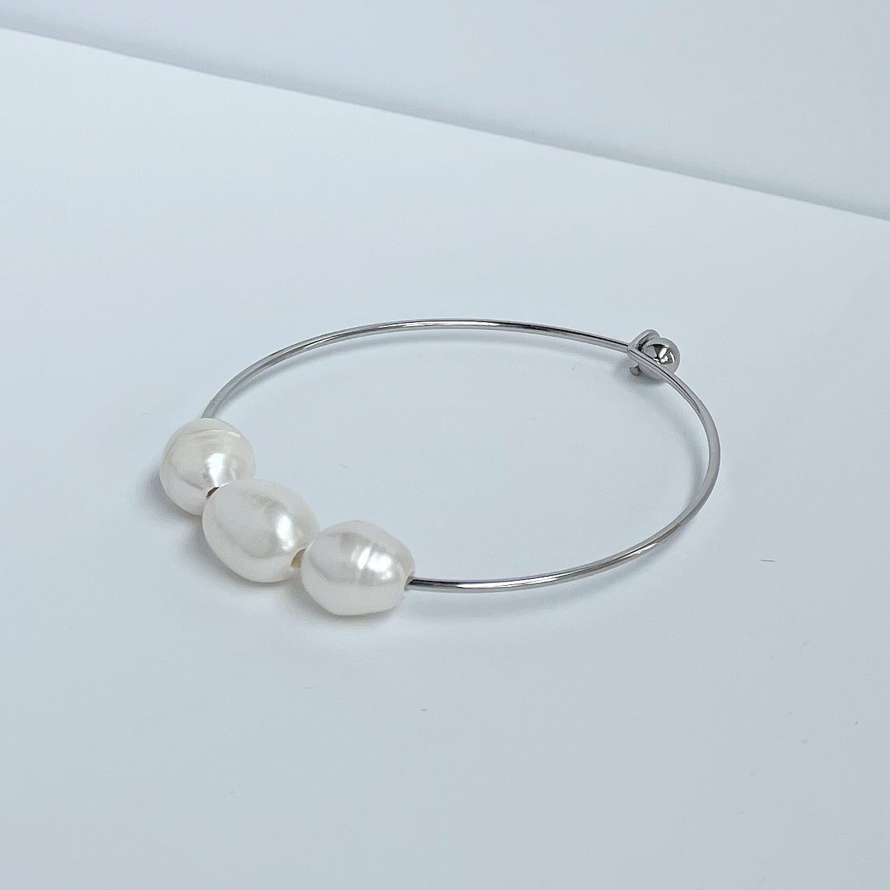 Pria Pearl Bangle stainless steel – A handcrafted bracelet by Alysian.